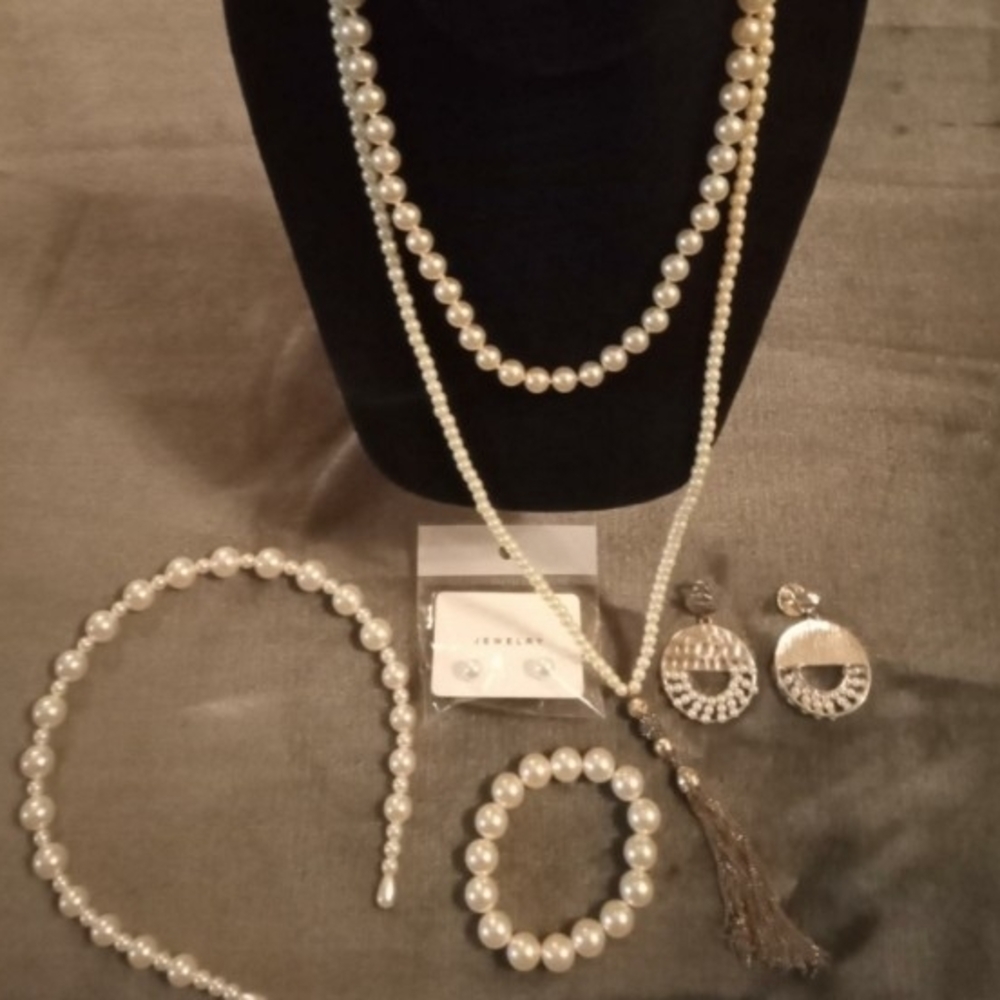 Elegant Pearl Jewelry Set